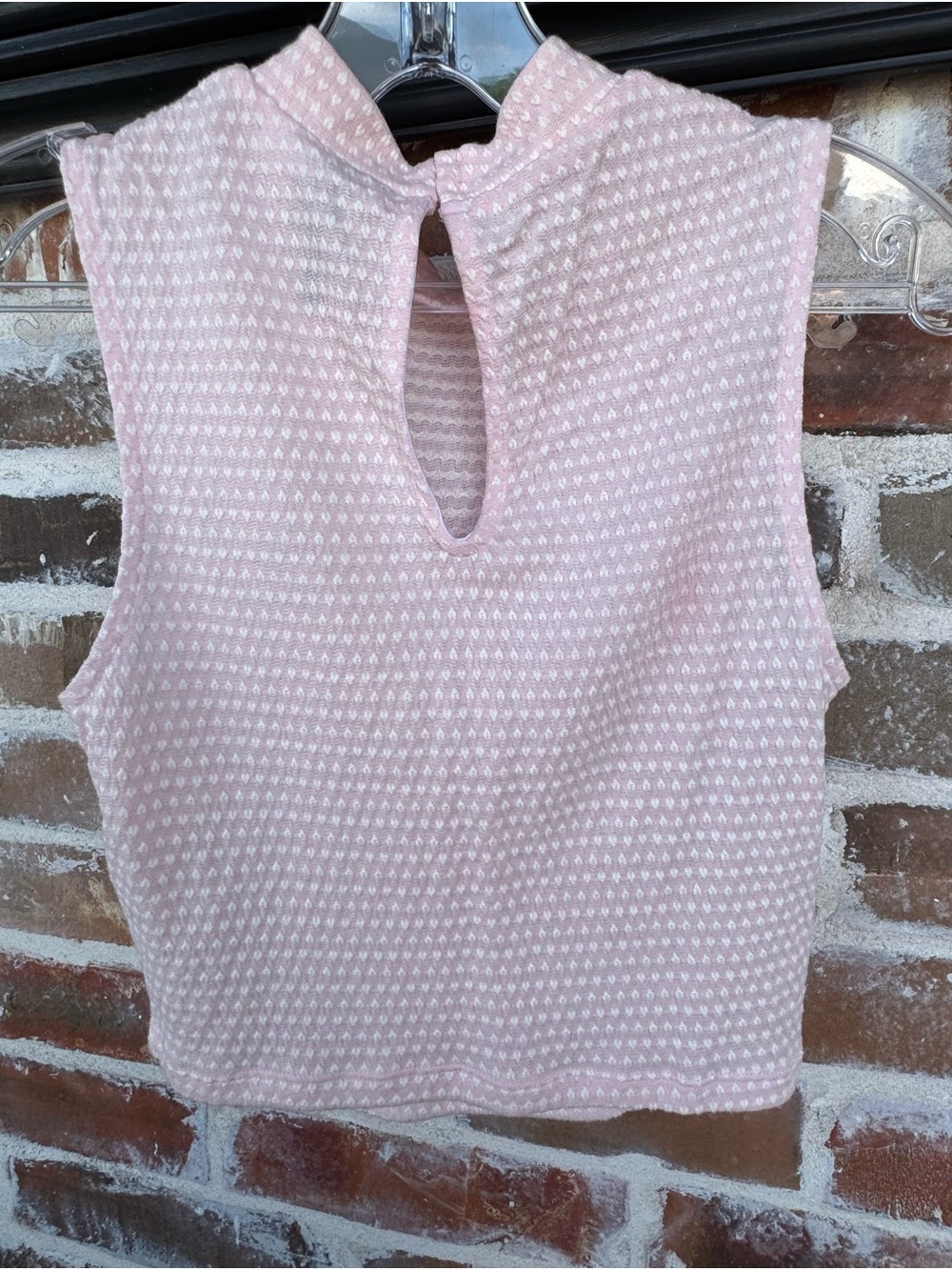 ✨ H&M Divided Pink Textured Sleeveless Keyhole Mock Neck Top